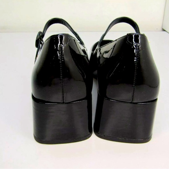 Gorgeous Larroude heels - Picture 4 of 4